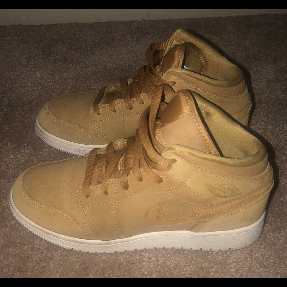 Youth golden harvest Jordan 1s